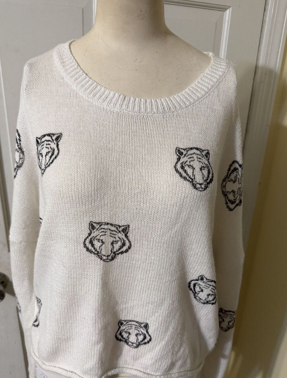 Ring Street Bengal Tiger All Over Design Sweater Women Size Large ( 12-14)